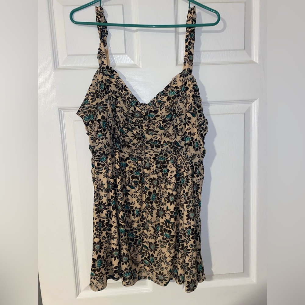 Floral tank top , brand is torrid , size 2X (18-20) , never worn